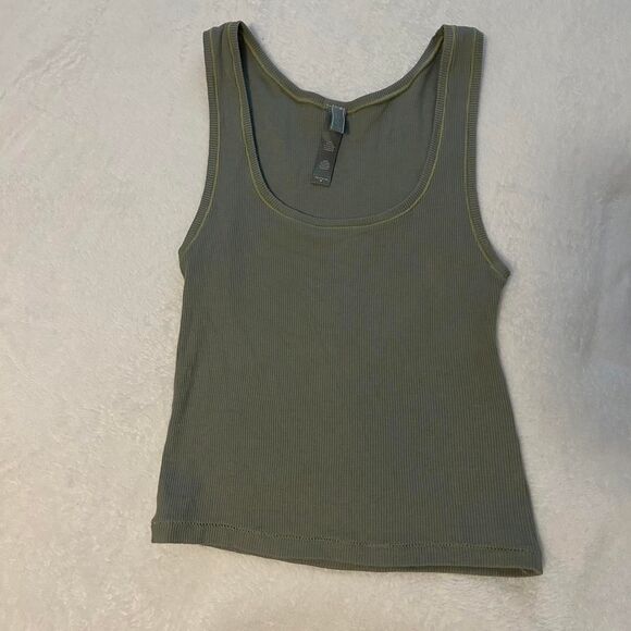skims tank top - Picture 2 of 2